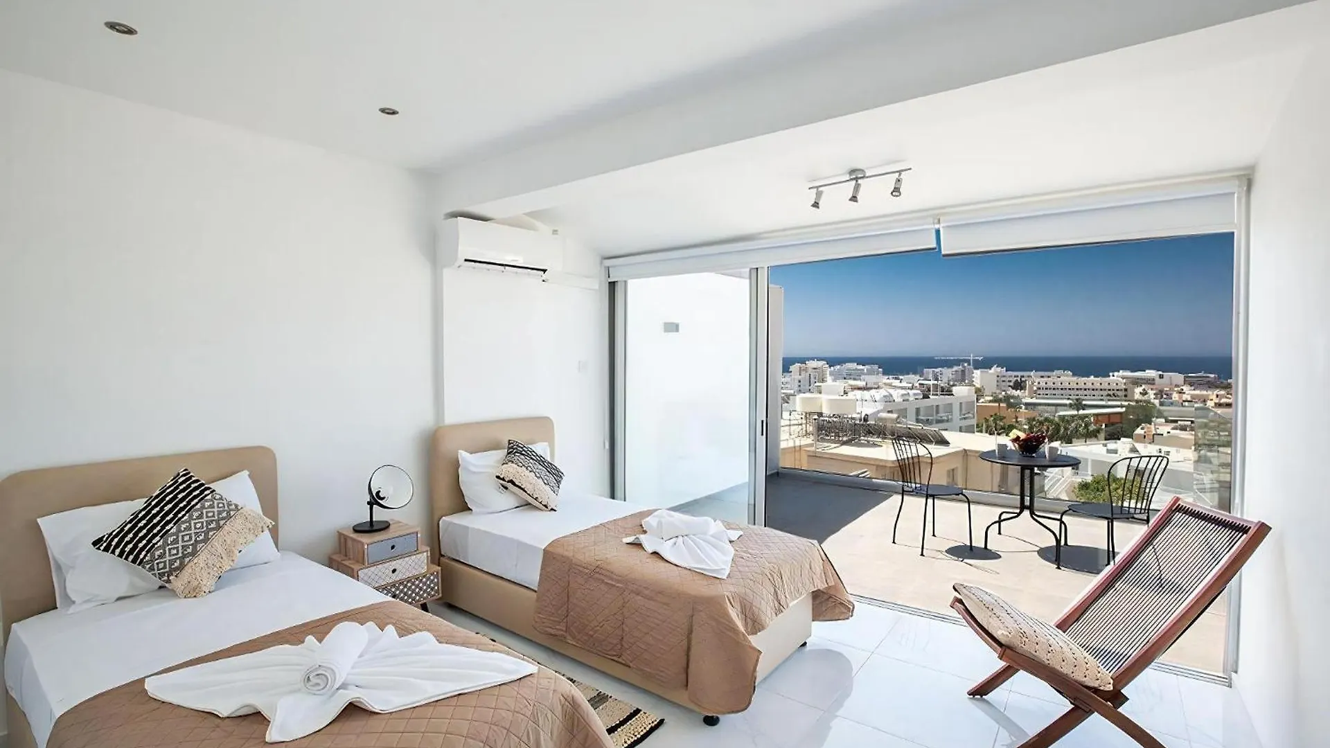 Apt Misia Enas - Modern 2 Bedroom Apartment With Sea Views - Close To Ayia Napa Square